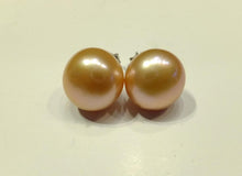 Load image into Gallery viewer, peach freshwater pearl stud earrings

