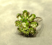 Load image into Gallery viewer, Peridot Gemstone ring