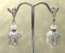 Load image into Gallery viewer, Vintage drop white pearl earrings