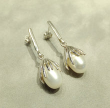 Load image into Gallery viewer, Sterling silver white natural pearl earrings