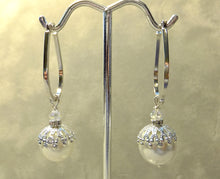 Load image into Gallery viewer, Sterling silver hoop white pearl earrings
