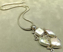 Load image into Gallery viewer, White pearl necklace