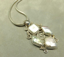 Load image into Gallery viewer, Pearl necklace