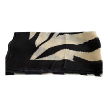 Load image into Gallery viewer, Black print scarf
