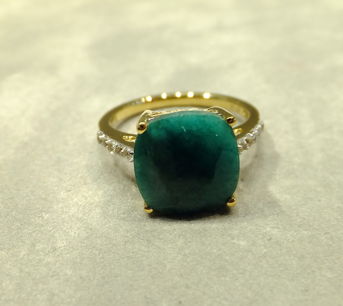 Emerald gemstone ring