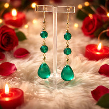 Load image into Gallery viewer, Green teardrop earrings  in gold
