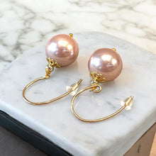 Load image into Gallery viewer, Pink Pearl drop earrings in gold
