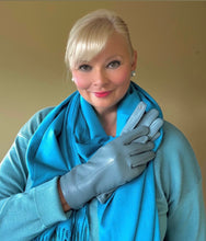 Load image into Gallery viewer, Ladies blue winter gloves
