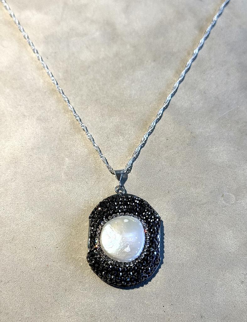 Natural white pearl and crystal necklace