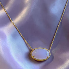 Load image into Gallery viewer, Oval Jade gemstone necklace in gold filled
