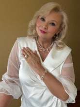 Load image into Gallery viewer, Pearl and crystal handmade beaded bracelet
