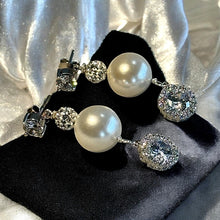 Load image into Gallery viewer, Pearl drop earrings
