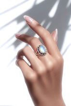 Load image into Gallery viewer, Ladies white moonstone ring
