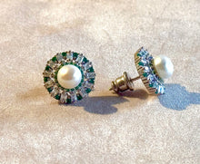 Load image into Gallery viewer, Emerald and white pearl earrings
