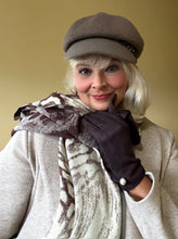 Load image into Gallery viewer, Ladies brown winter gloves
