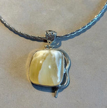 Load image into Gallery viewer, Yellow Amber pendant necklace in sterling silver
