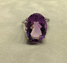 Load image into Gallery viewer, Oval amethyst gemstone ring
