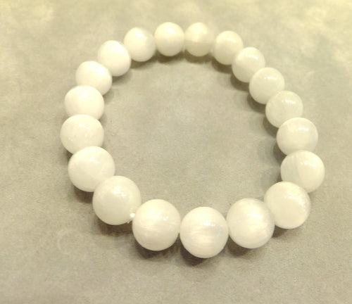 White moonstone beaded stretch bracelet