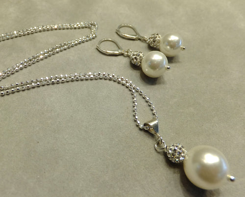 White pearl necklace and earrings set