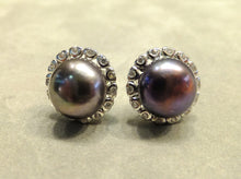 Load image into Gallery viewer, Freshwater pearl stud earrings in grey
