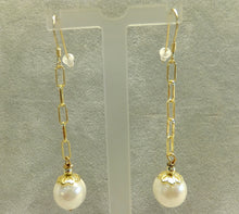 Load image into Gallery viewer, Long drop white pearl earrings in gold
