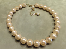 Load image into Gallery viewer, blush mother of pearl necklace

