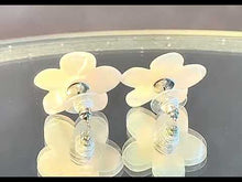 Load and play video in Gallery viewer, White flower stud earrings in mother of pearl
