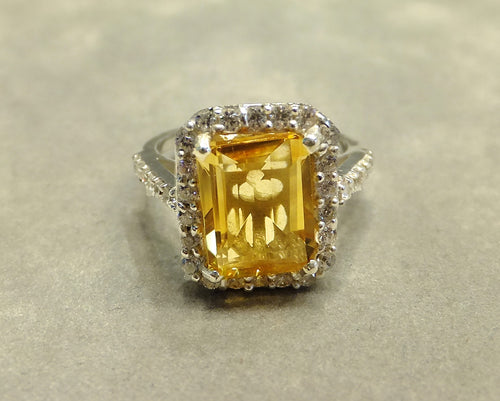 Citrine gemstone ring in a princess cut