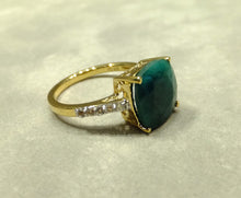 Load image into Gallery viewer, Emerald gemstone ring in gold
