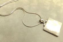 Load image into Gallery viewer, White mother pf pearl necklace in sterling silver
