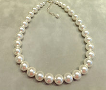 Load image into Gallery viewer, Bold white pearl necklace
