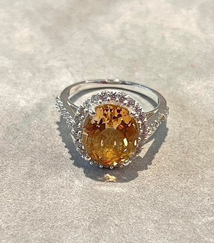 Oval citrine gemstone ring