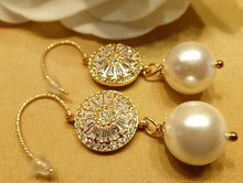 Load image into Gallery viewer, Gold and pearl earrings
