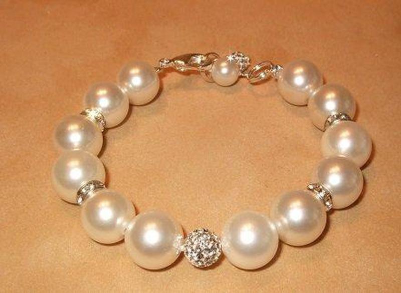 Handcrafted Mother of Pearl and Swarovski Crystal Bracelet - butlercollection