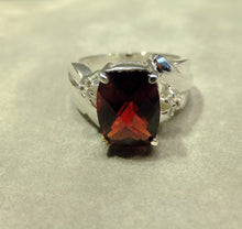 Load image into Gallery viewer, Garnet gemstone ring

