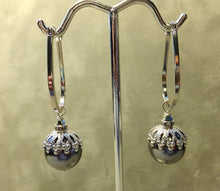 Load image into Gallery viewer, Grey pearl and sterling silver hoop earrings

