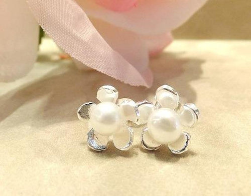 Natural white pearl flower earrings
