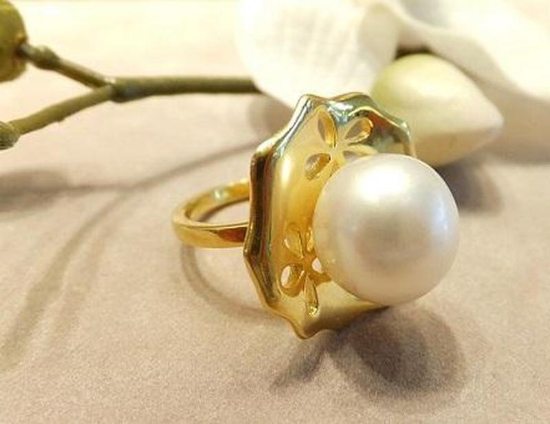 Natural white pearl ring