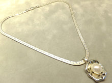 Load image into Gallery viewer, Sterling silver pendant necklace with pearl flower

