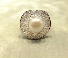Load image into Gallery viewer, Natural white pearl and white topaz ring
