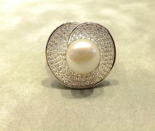 Natural white pearl and white topaz ring