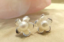 Load image into Gallery viewer, Natural pearl earring
