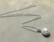 Load image into Gallery viewer, White freshwater pearl necklace
