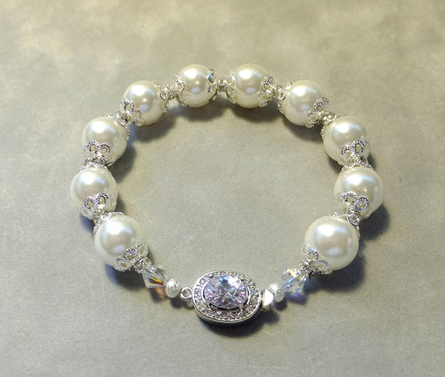 White pearl and silver bracelet