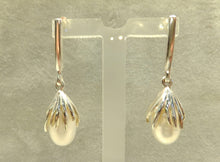 Load image into Gallery viewer, White pearl drop earring in sterling silver
