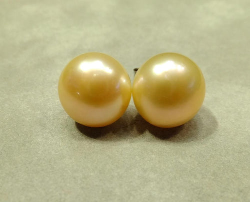 Peach pearl stud earrings