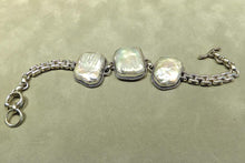 Load image into Gallery viewer, White freshwater pearl bracelet 
