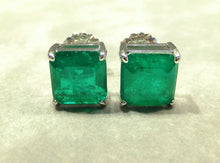 Load image into Gallery viewer, emerald green Paraiba Tourmaline earrings 
