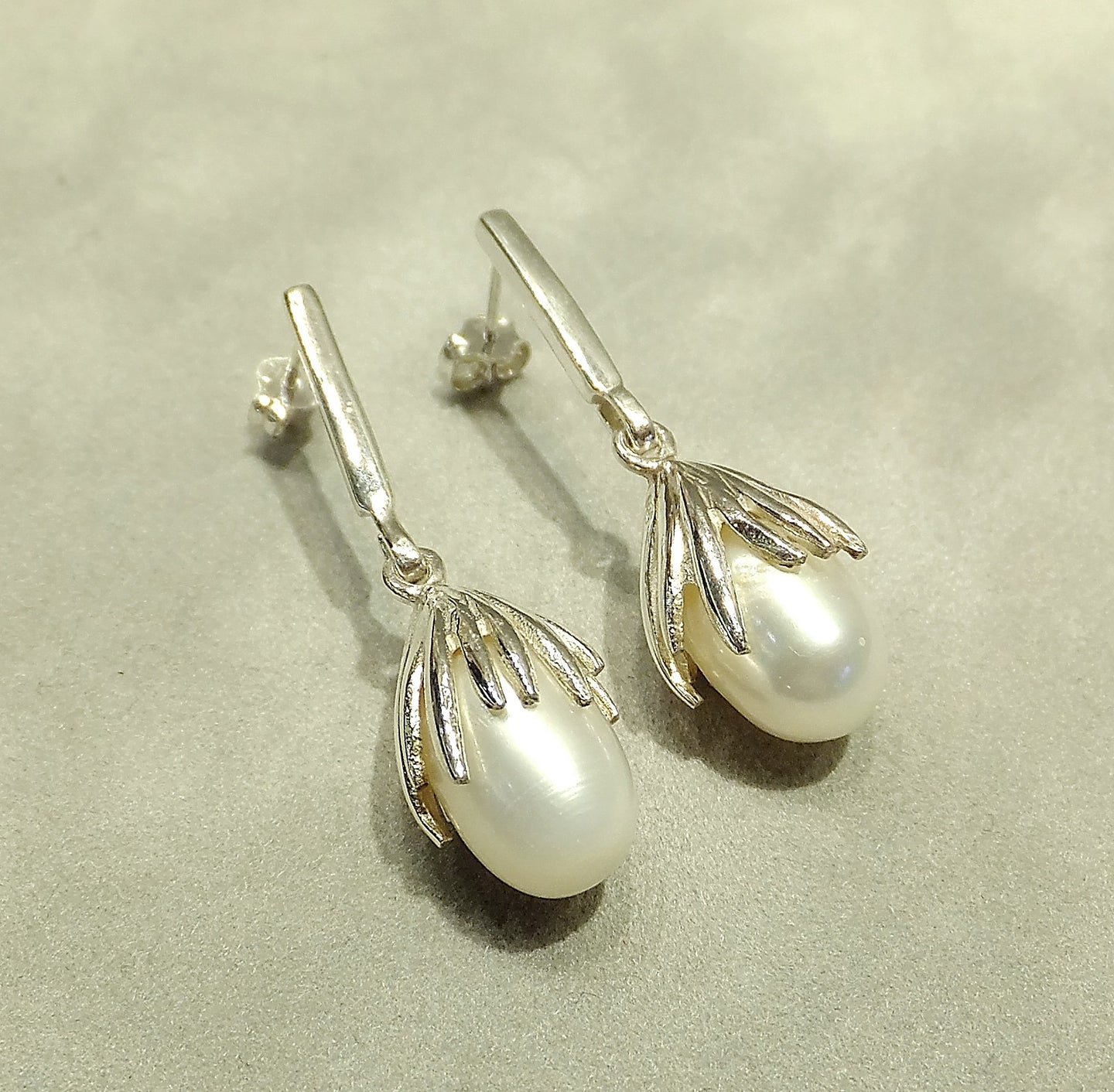 Sterling silver white natural pearl earrings